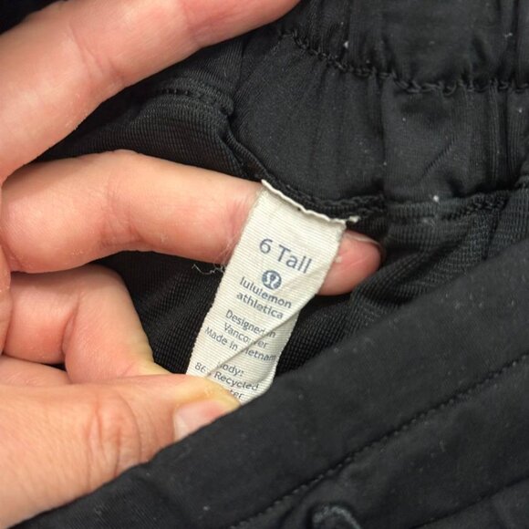 Lululemon Hotty Hot Shorts in Black - Picture 2 of 3